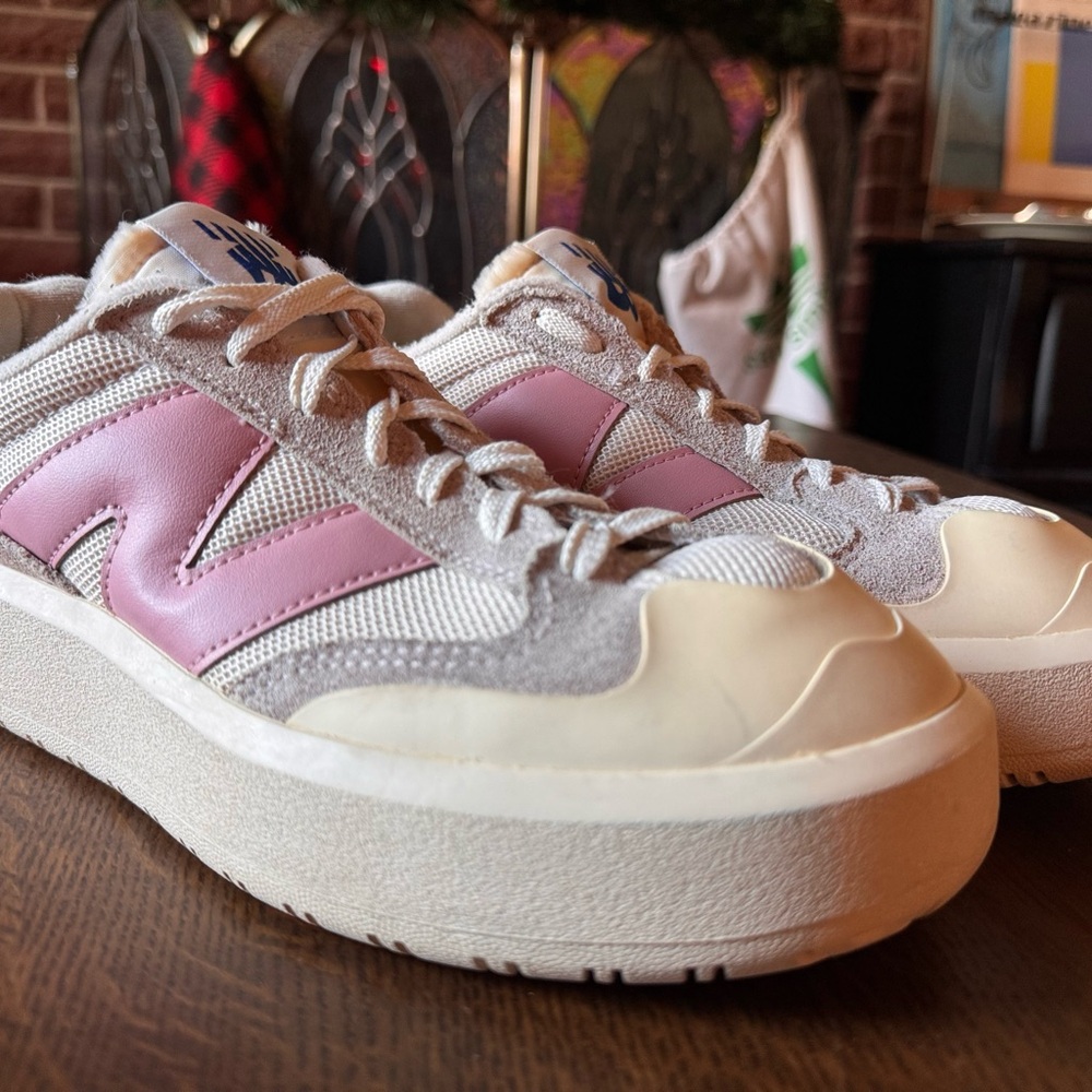 New Balance CT302 in the "Sea Salt / Hazy Rose" colorway SZ MENS 8 // WOMANS 9.5